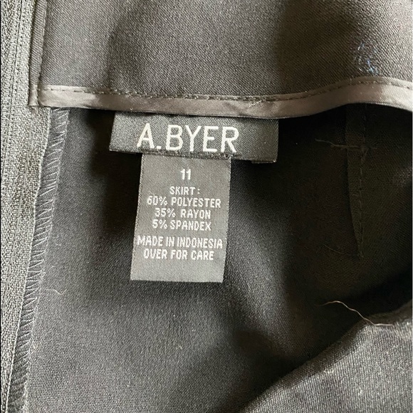 A. Byer Pencil skirt, with ruffle hem, black, Size 11 - Picture 8 of 14